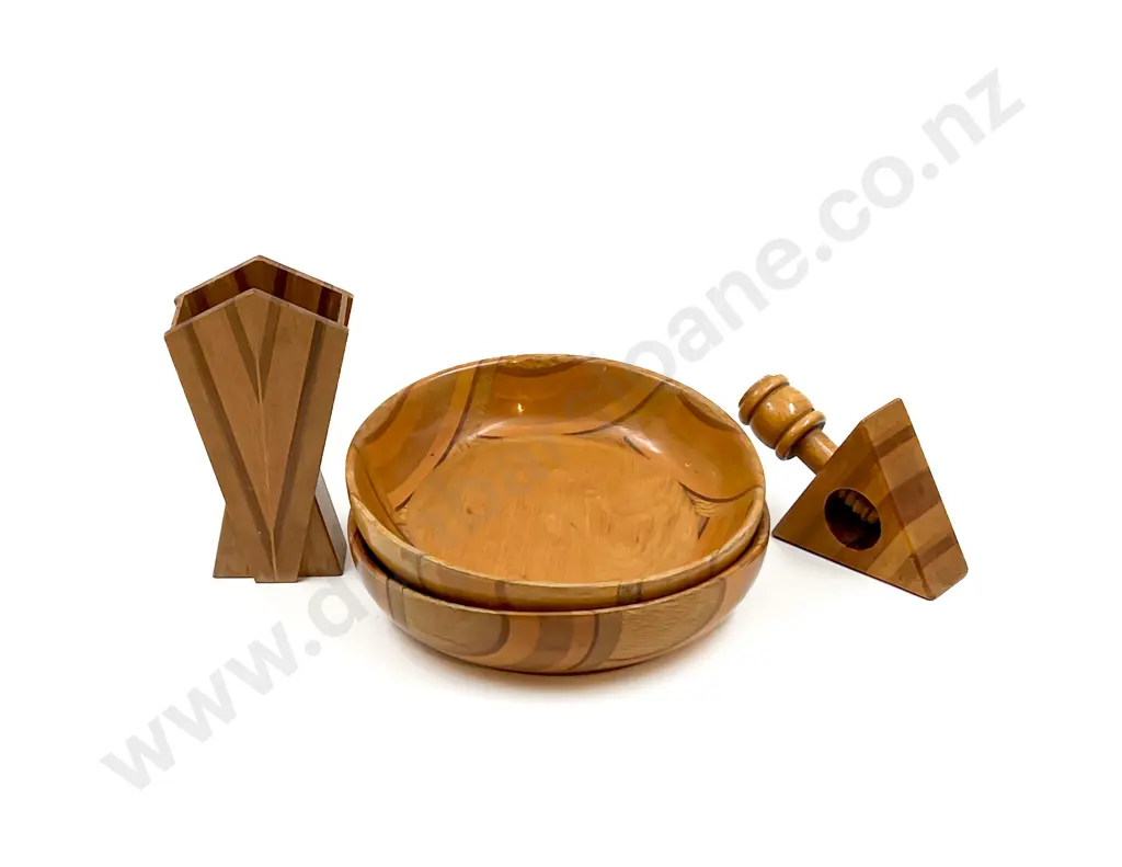 Two NZ Native Timber Bowls and Two Others Image 1++