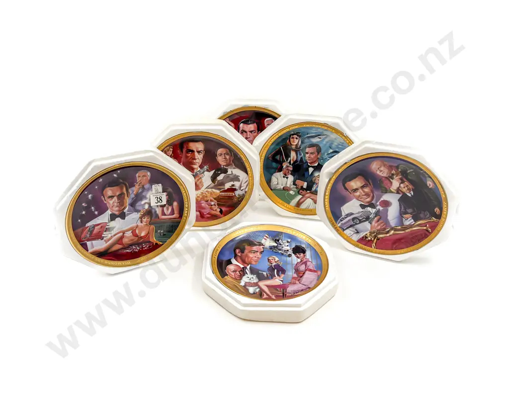 Six Franklin Mint James Bond 007 Commemorative Plates Image 1++