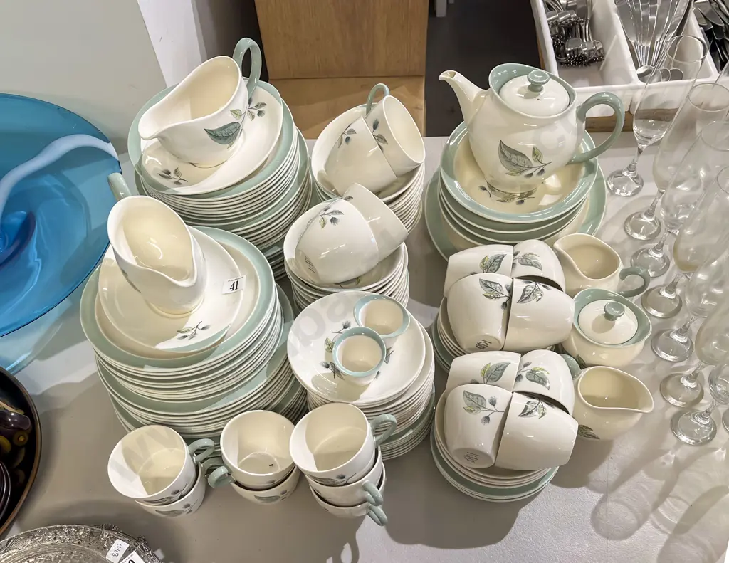 Wedgwood "Woodbury" Part Dinner Service Image 1++