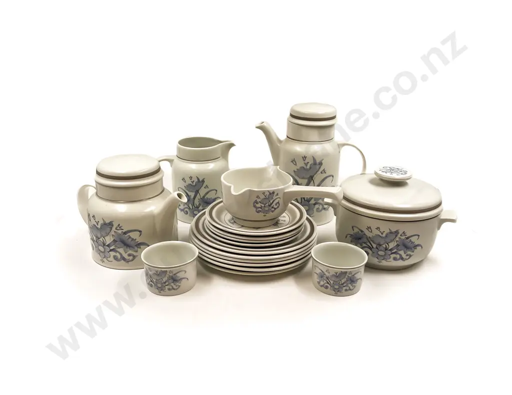 RD Lambeth Stoneware "Inspiration" Pattern Part Dinner Service Image 1++