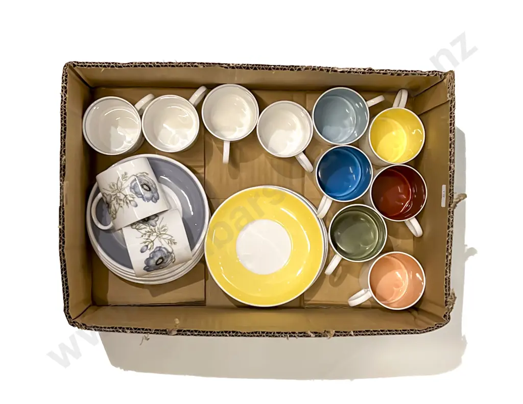 Quantity of Assorted Susie Cooper Coffee Cans & Saucers Image 1++
