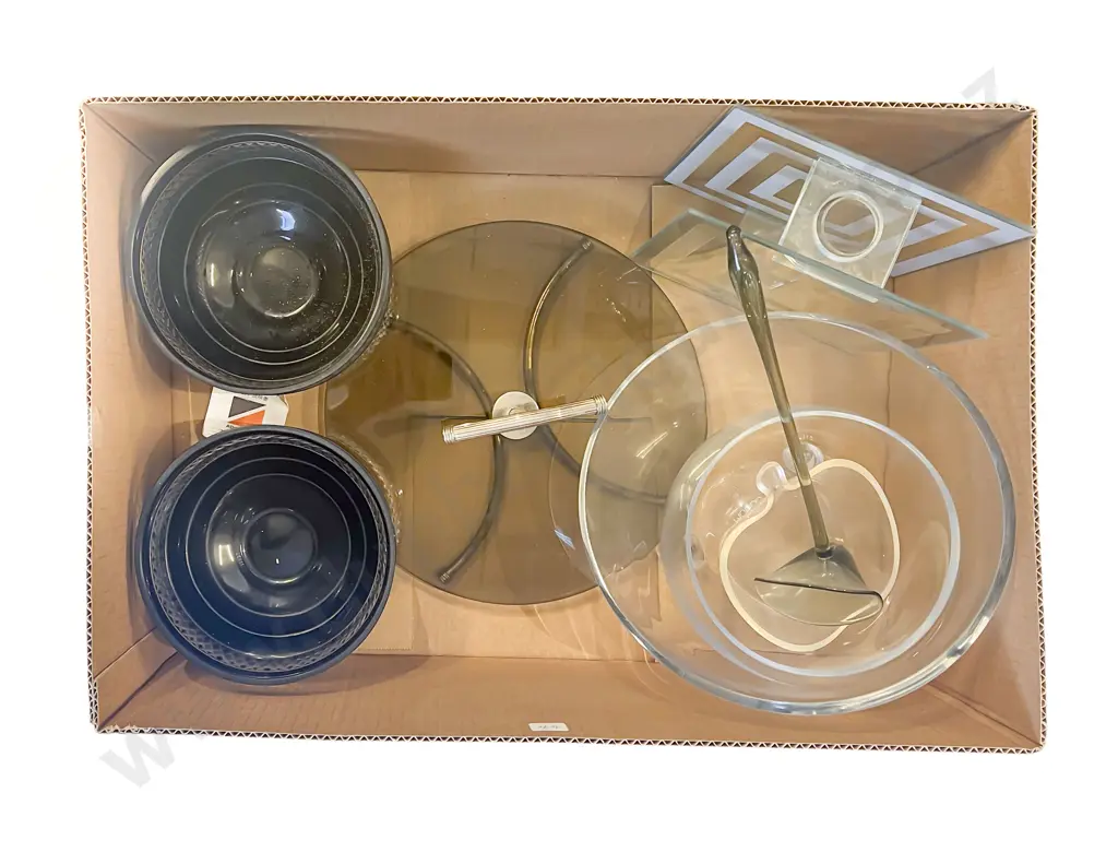 Quantity of Assorted Glass Ware & Serving Bowls etc Image 1++