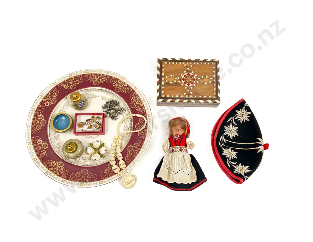 Quantity of Assorted incl Bone & Ivory Necklace Image 1++