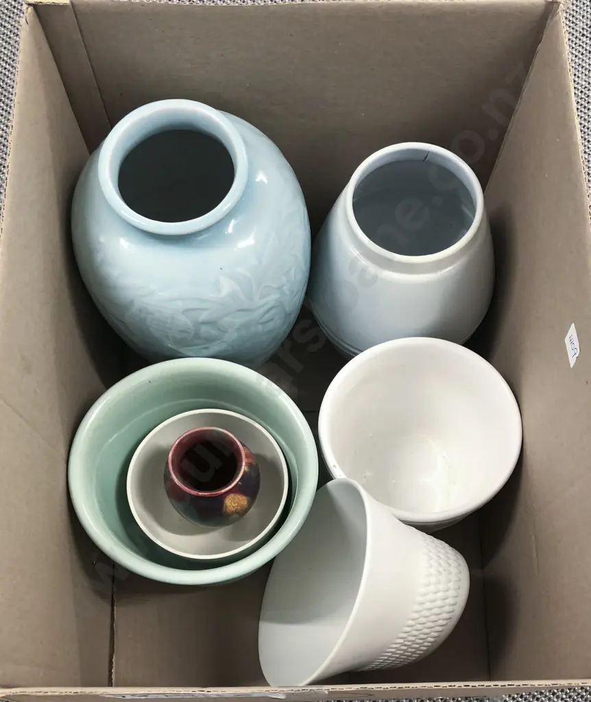 Box of Assorted Pottery etc Image 1++