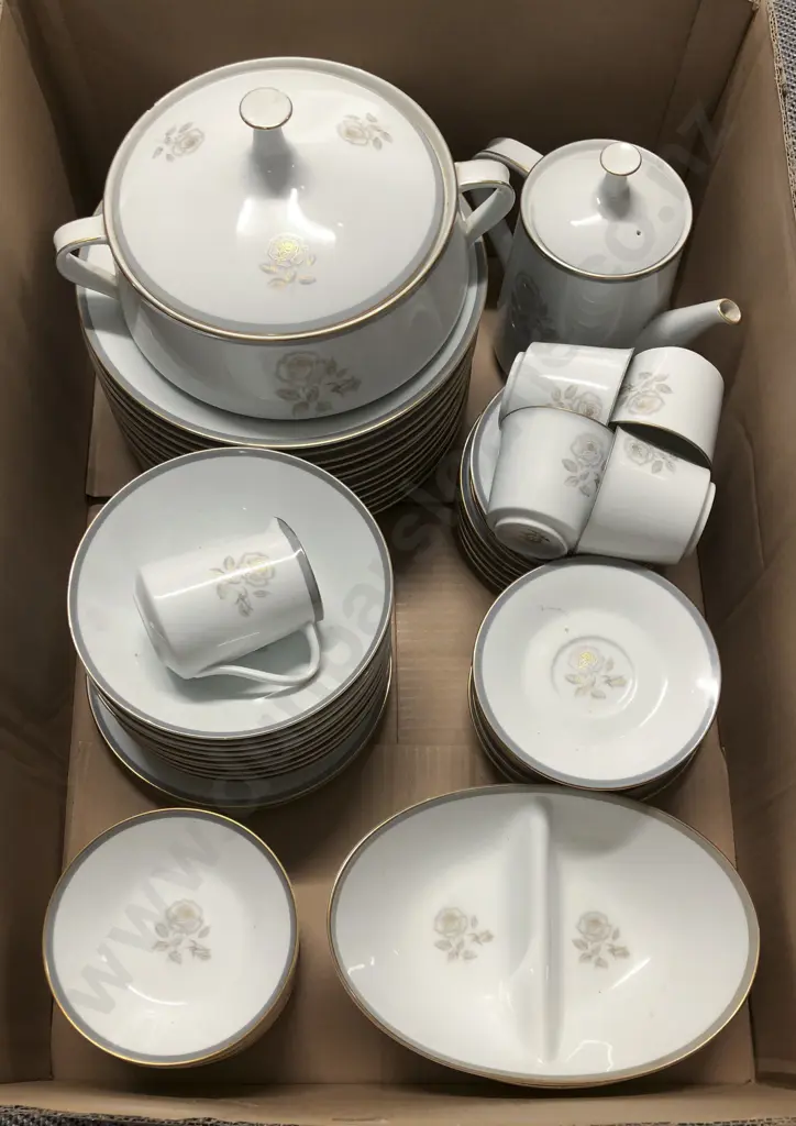Noritake Part Dinner Set Image 1++
