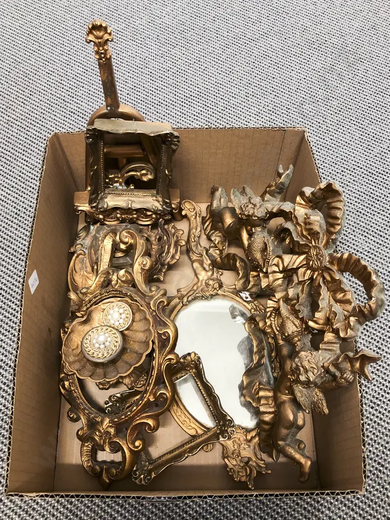 Box of Assorted Gilt Painted Ornaments etc Image 1++