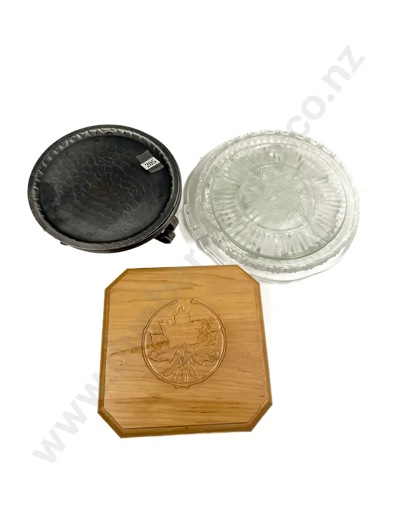 Quantity of Assorted Vintage Kitchenalia Image 1++
