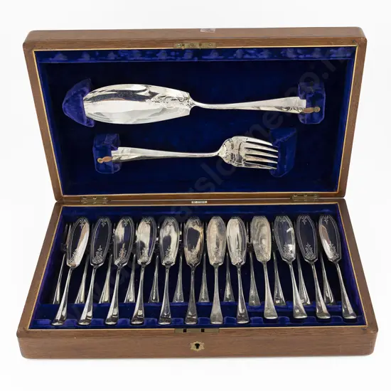 Edw Walnut Cased Set Of 12 Fish Knives