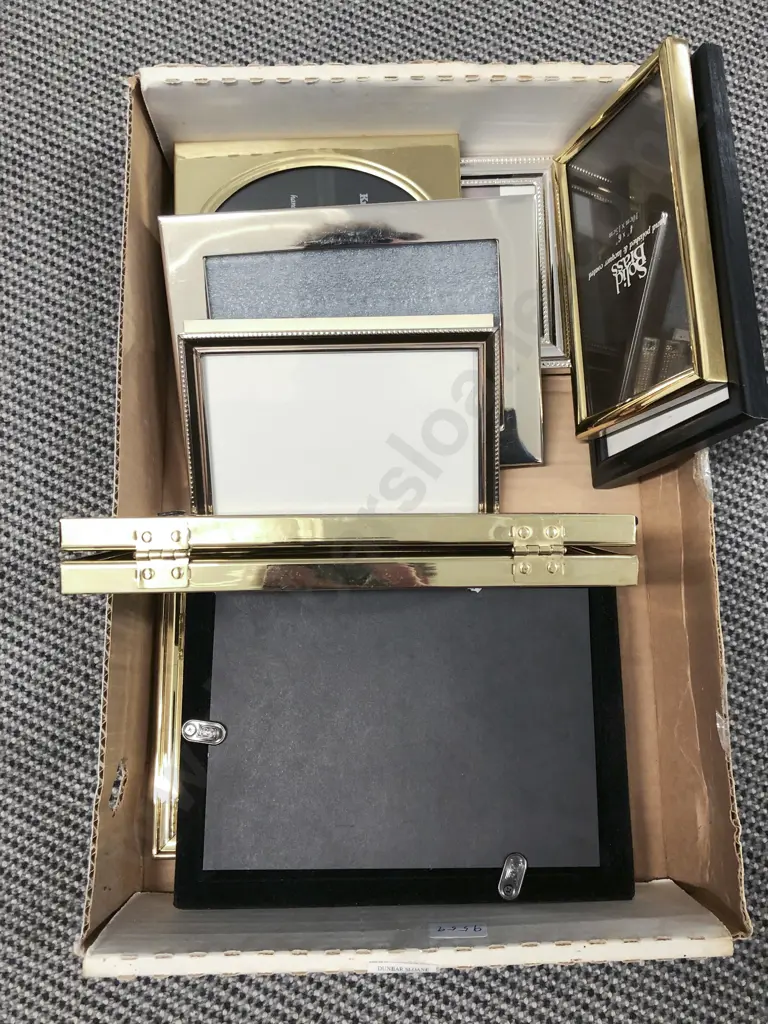 Quantity of Assorted Quality Photo Frames Image 1++