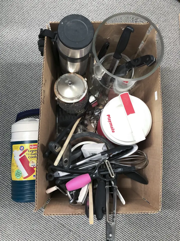 Box of Assorted Kitchen Ware etc Image 1++
