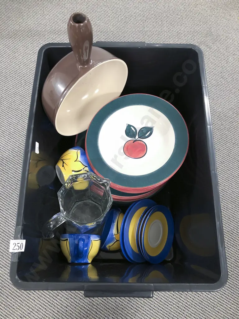 Le Crueset Saucepan together with Temuka Kitchen Crockery etc Image 1++