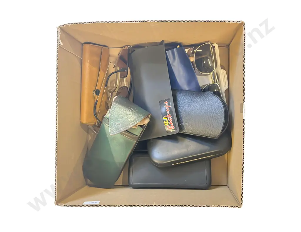 Quantity of Assorted Vintage Sunglasses etc Image 1++