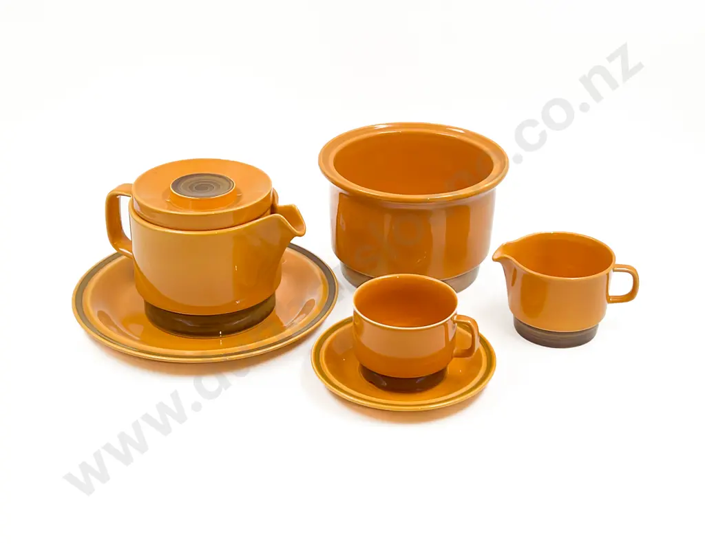 Mid C20th Norwegian Pottery Part Dinner Set Image 1++