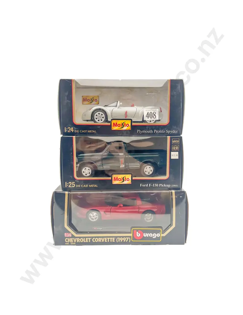 Two Maisto and Burago 1-24 Scale Models Image 1++
