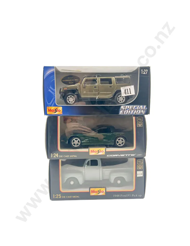 Three Maisto 1-24 Scale Models Image 1++
