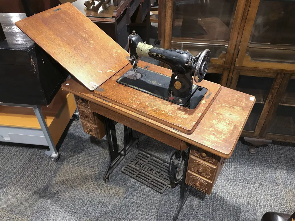 Singer Sewing Machine Image 1++