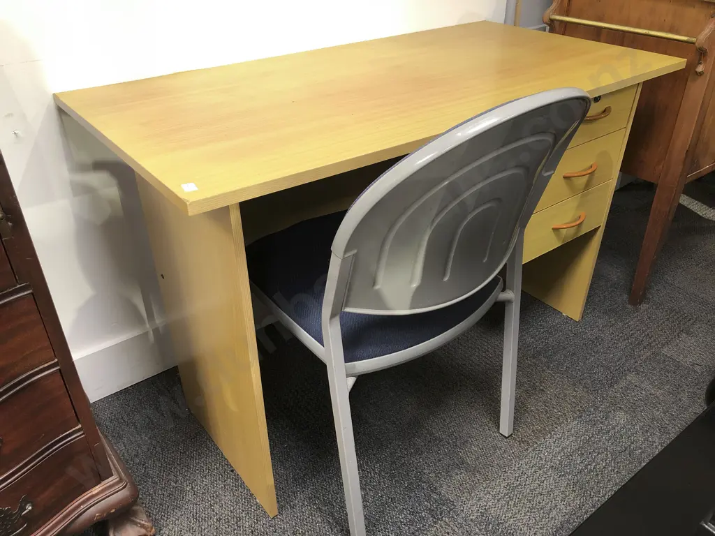 Modern Office Desk & Chair Image 1++