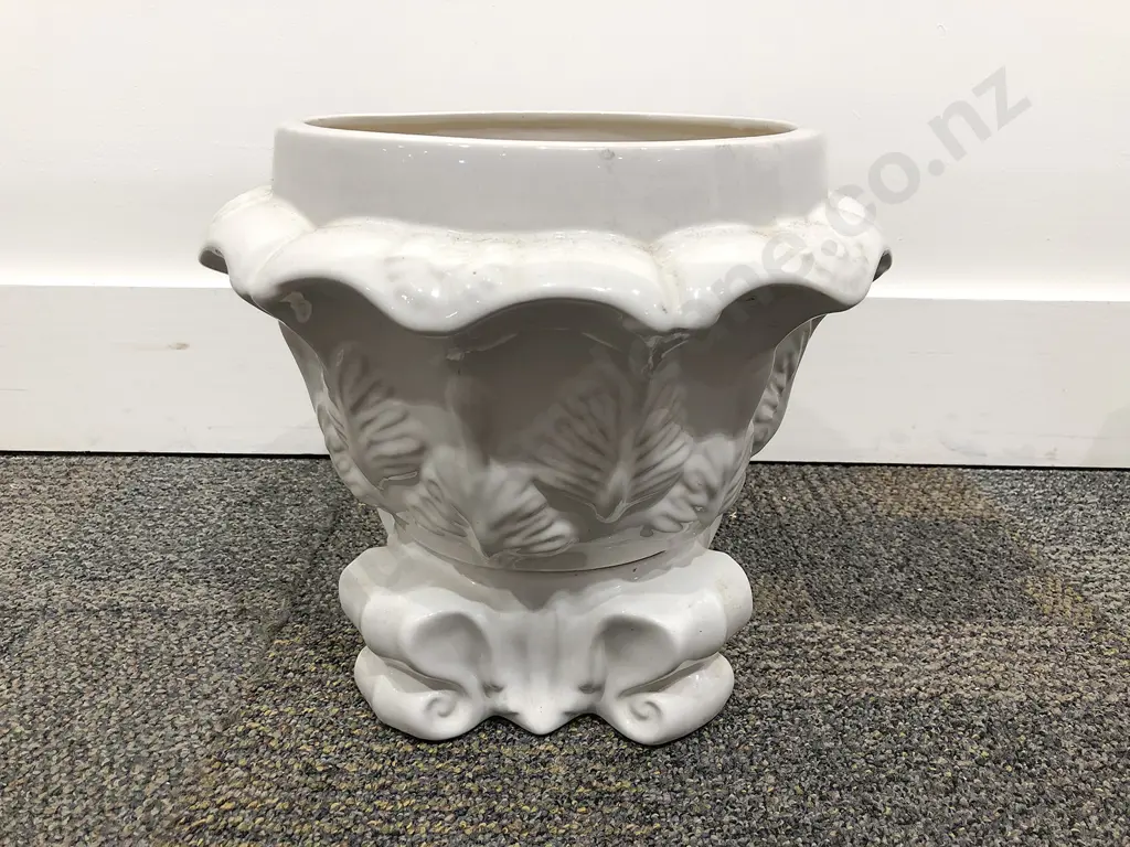 Claytan Stoneware Glazed Planter on Stand Image 1++