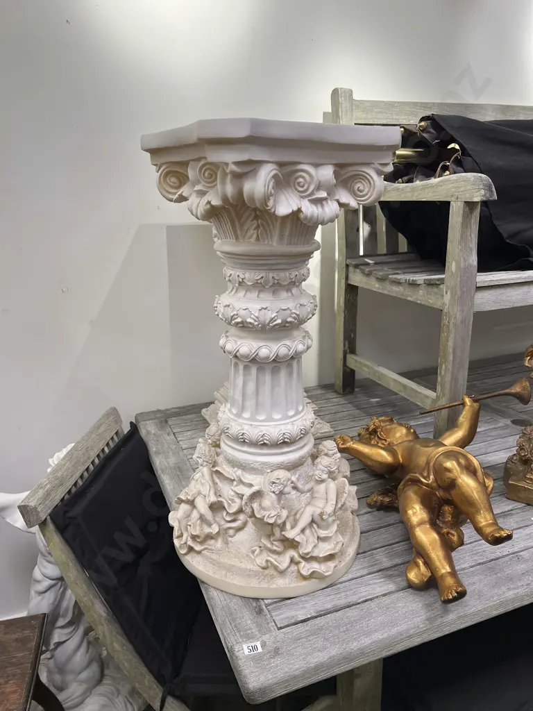 Decorative Resin Plant Stand Image 1++