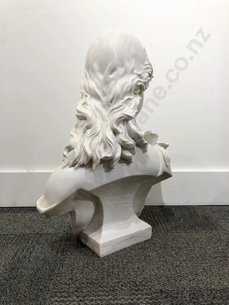 Resin Bust of Lady Image 1++