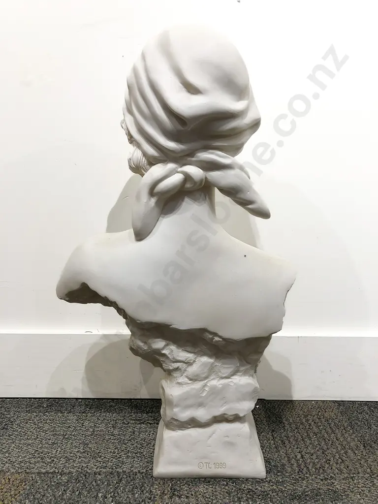 Resin Bust of Lady Image 1++