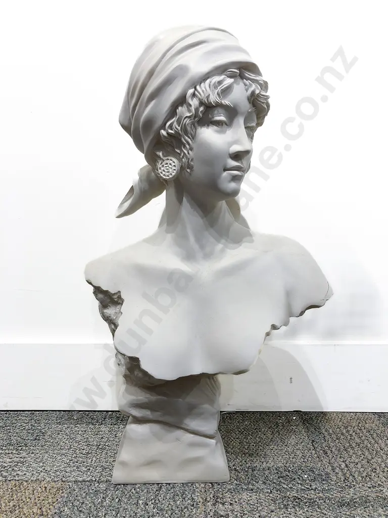 Resin Bust of Lady Image 1++