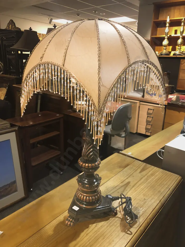 Decorative Claw Foot Table Lamp Image 1++