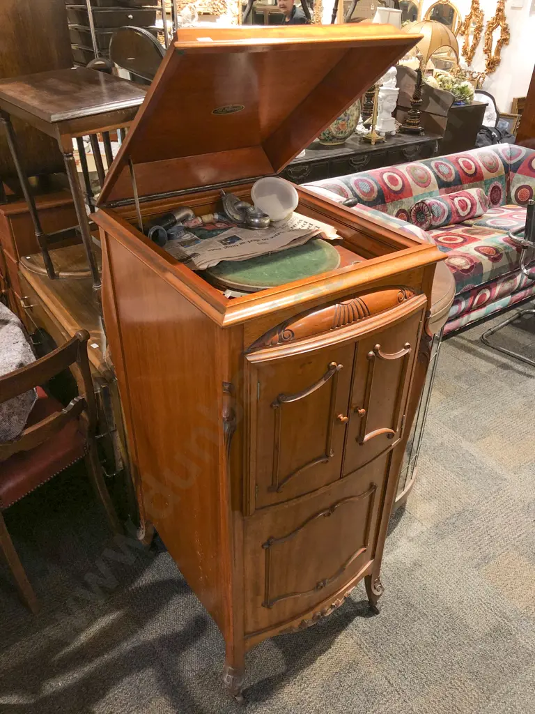 La Gloria Mahogany Cased Floor Standing Gramophone Image 1++