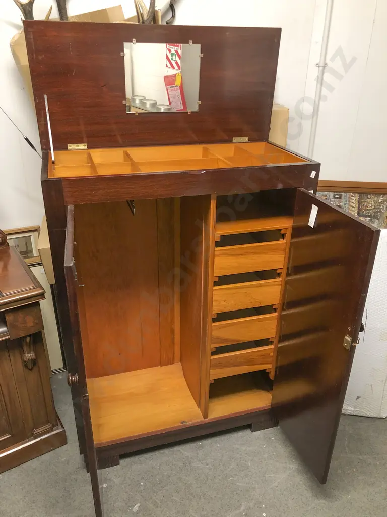 Mahogany Manrobe Image 1++