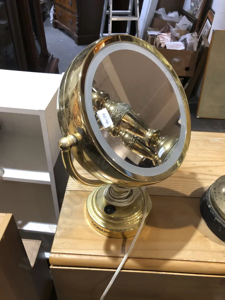 Conair Makeup Mirror with Light Image 1++
