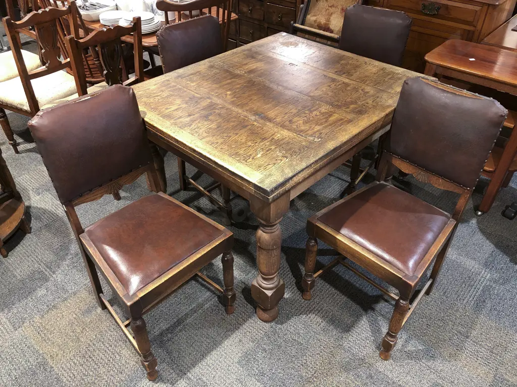 Art Deco Oak Extension Dining Table with Four Chairs Image 1++