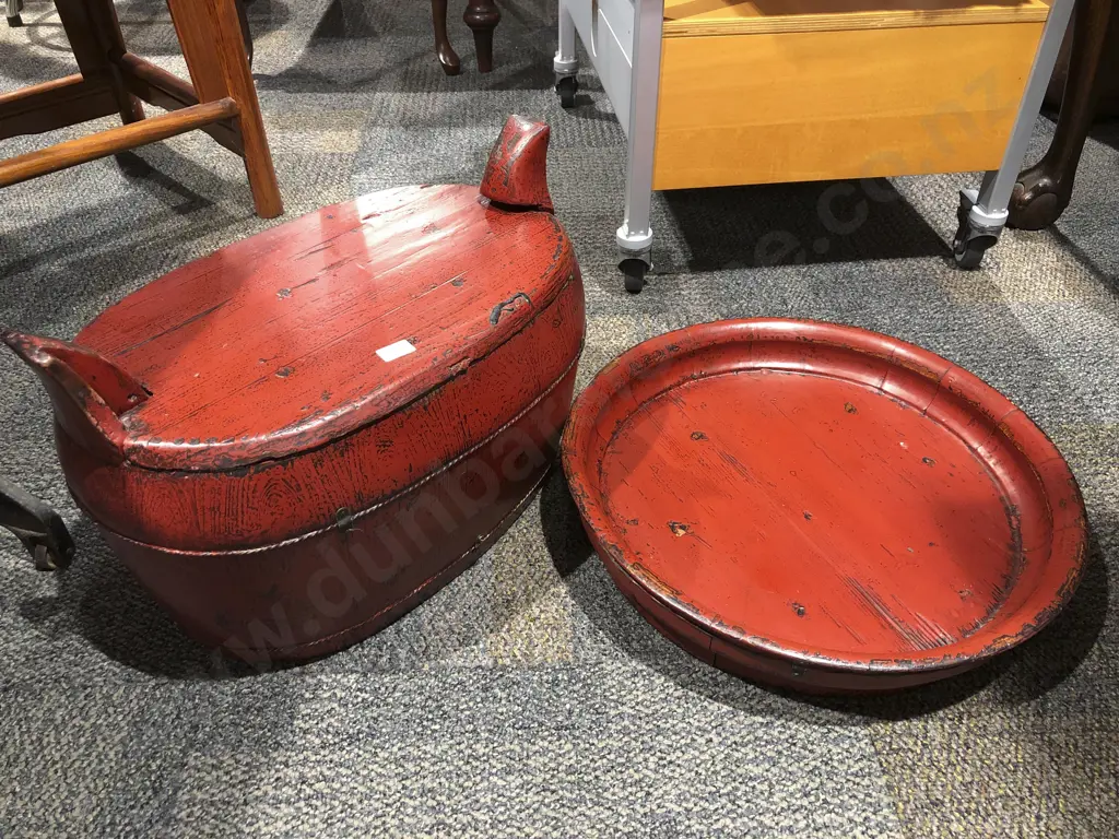 Oriental Red Lacquered Lidded Container & Tray Image 1++