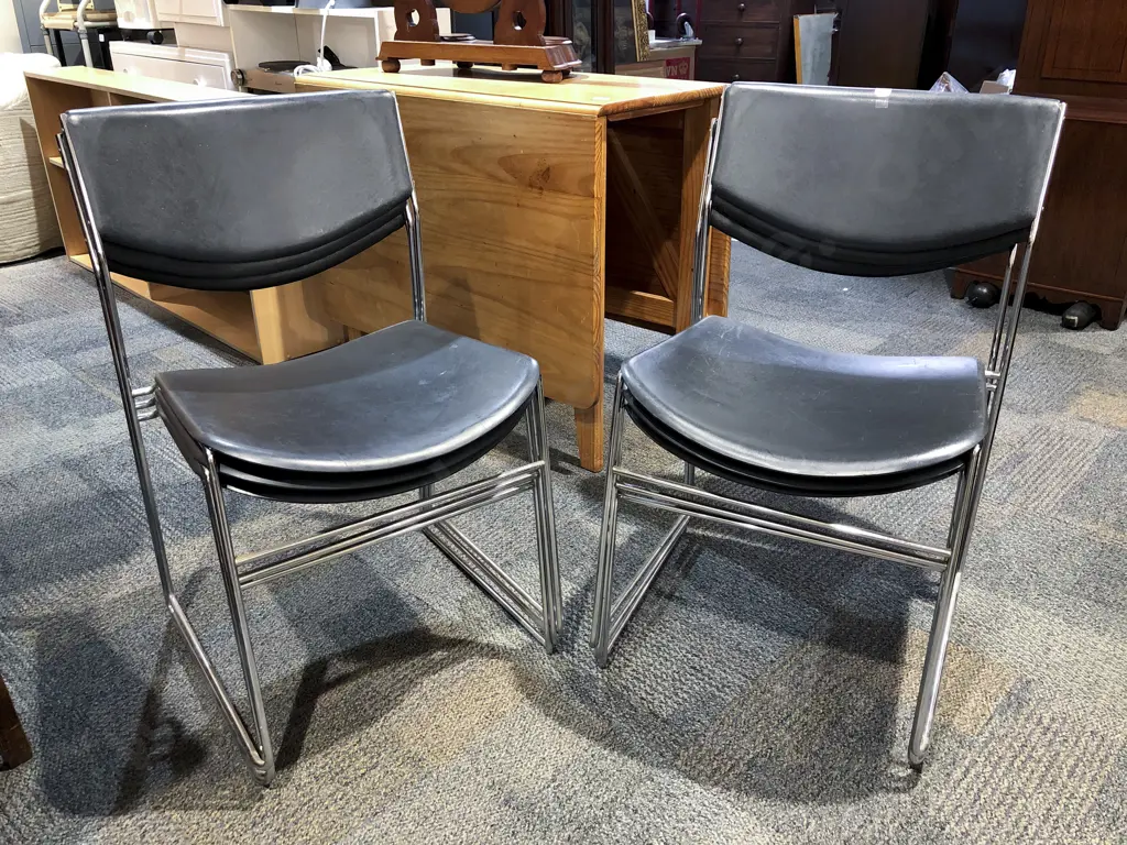Six Modern Stacking Chairs Image 1++