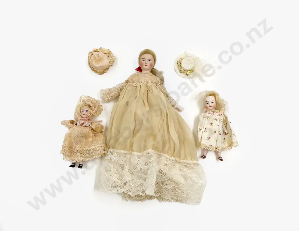 Three German Bisque Shoulder Plate Dolls Image 1++