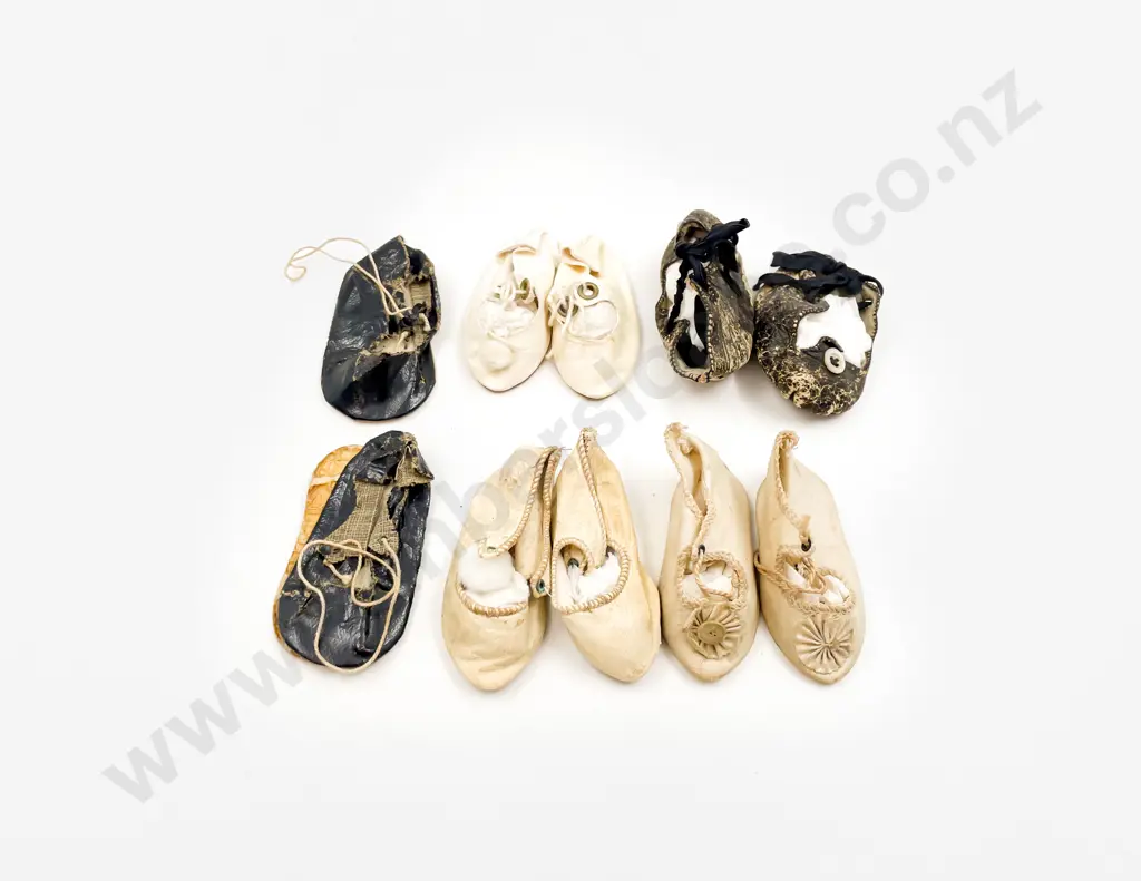 Five Pair Vintage Doll Shoes Image 1++