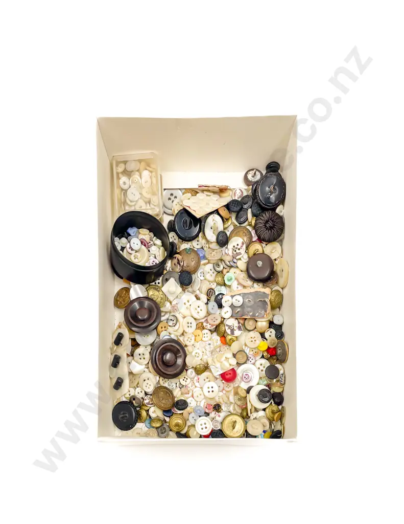 Good Qty Vintage Buttons Image 1++