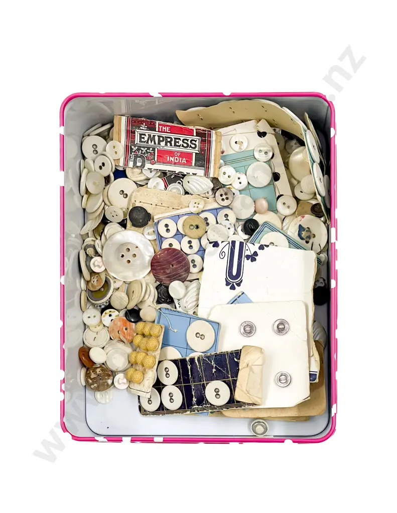 Qty Vintage Linen and Small Buttons Image 1++