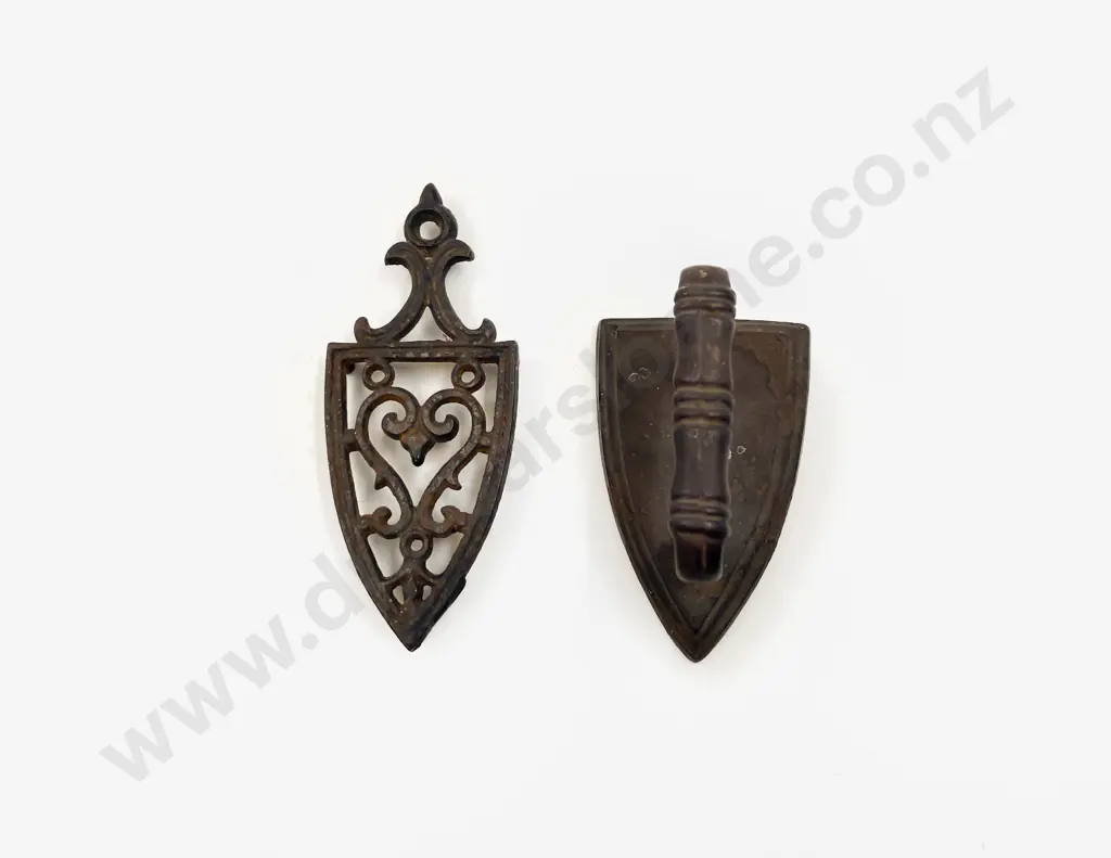 Vintage Lace Iron and Trivet Image 1++