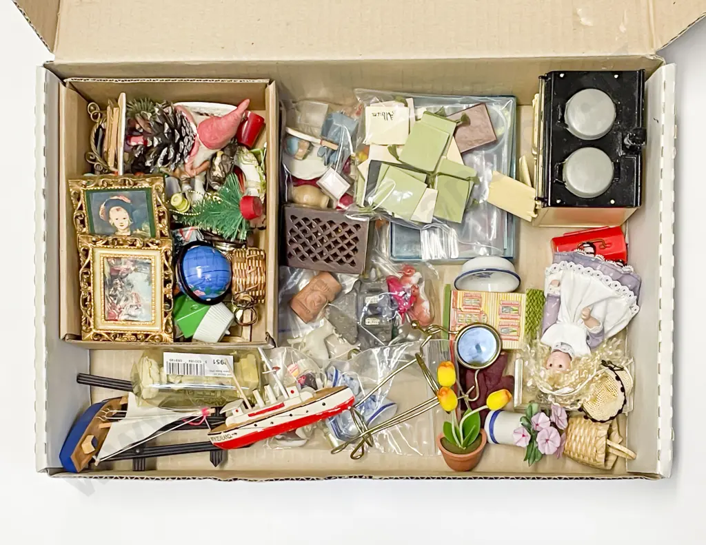 Collection Assorted Dolls House Miniatures Ornaments Furniture and Collectables Image 1++