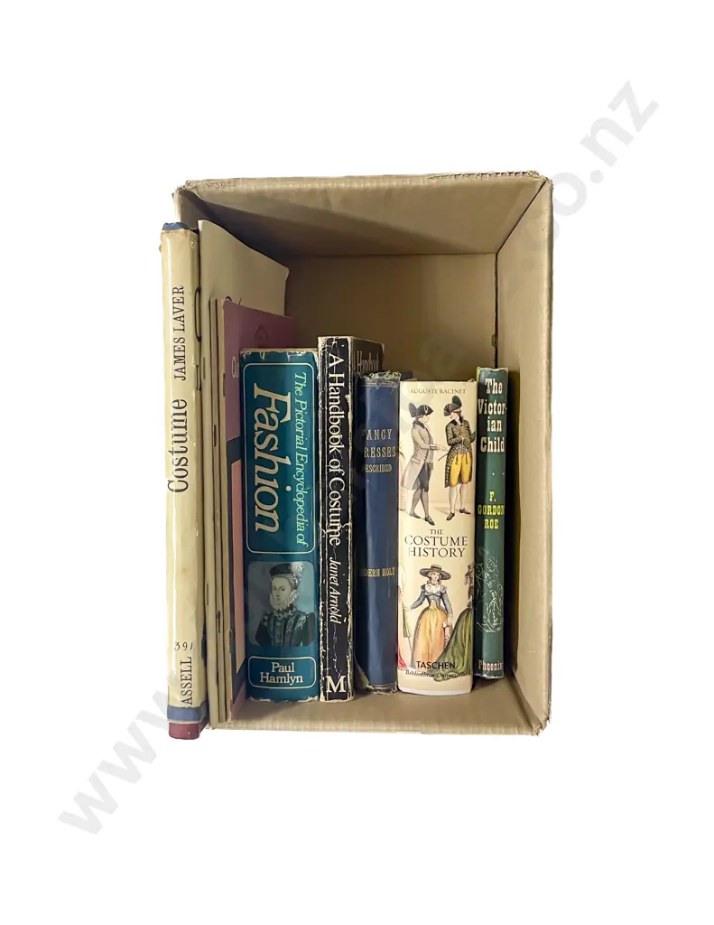 Collection Reference Works Pertaining to Fashion Image 1++