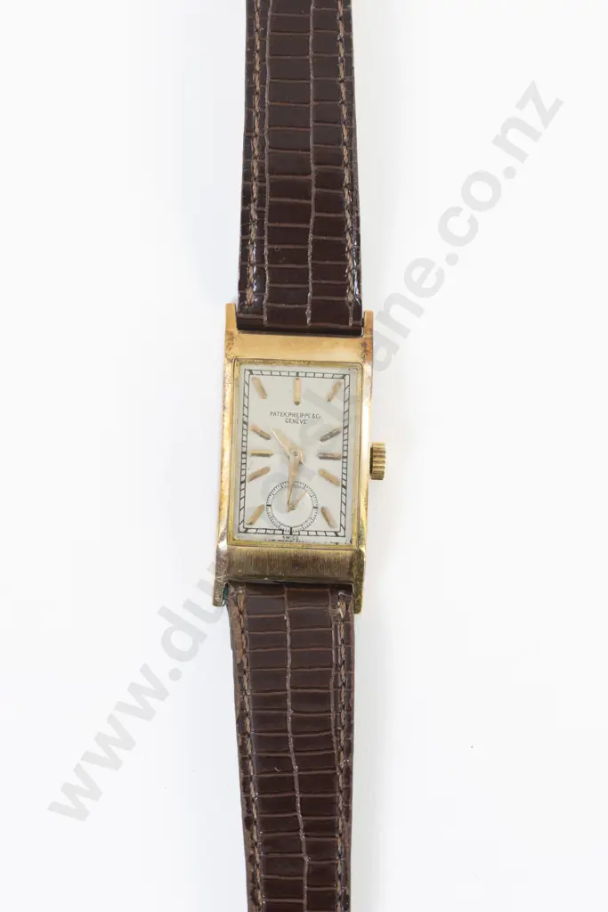 Circa Early 1940's 18ct Cased Patek Philippe 'Tegolino' Reference 425 Wrist Watch Image 1++