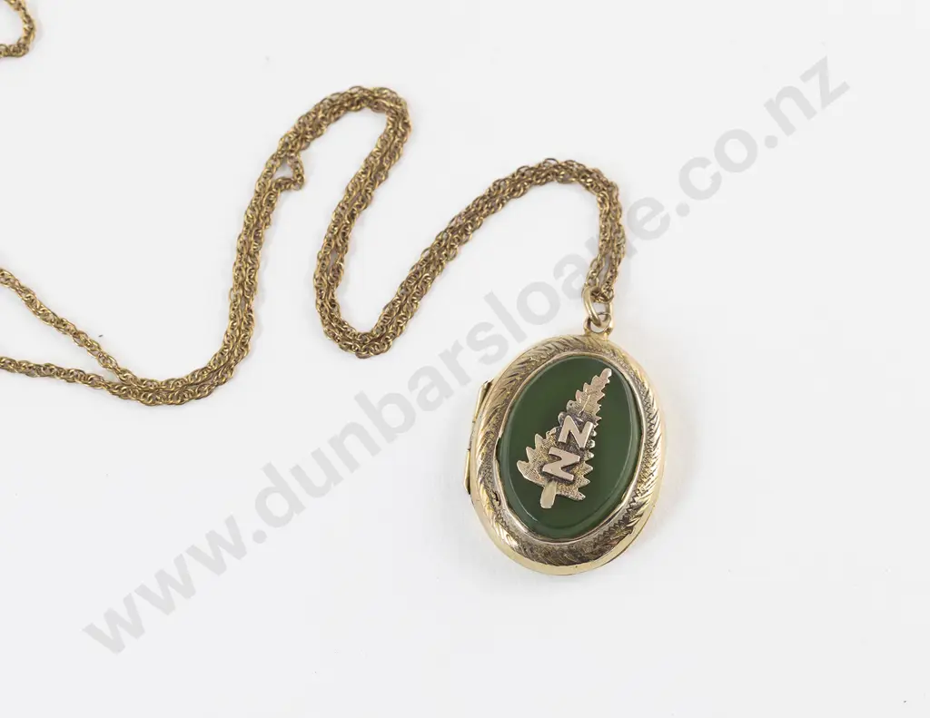 NZ 14ct Single Panel Greenstone Photo Locket Image 1++