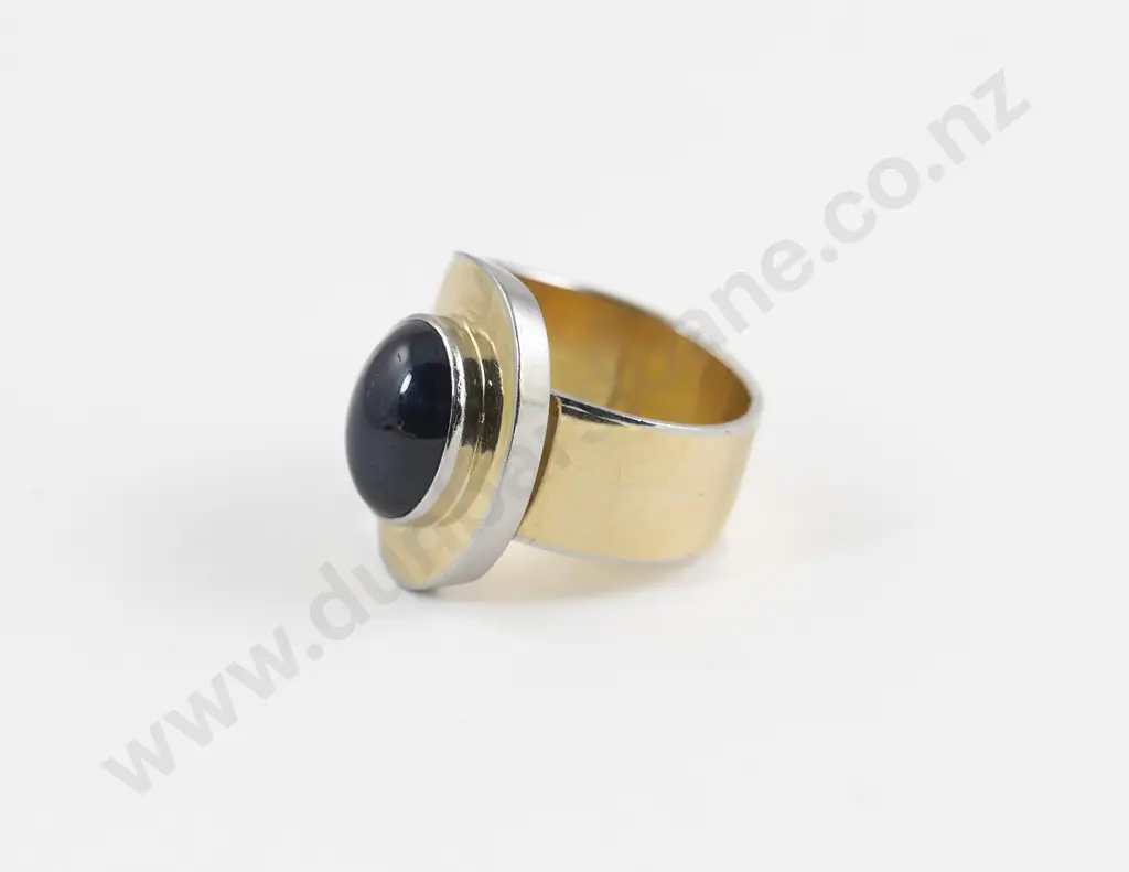 NZ Jeweller Tony Williams 18ct and Platinum Sapphire Dress Ring Image 1++