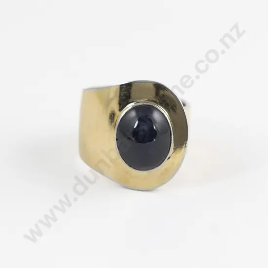 NZ Jeweller Tony Williams 18ct and Platinum Sapphire Dress Ring