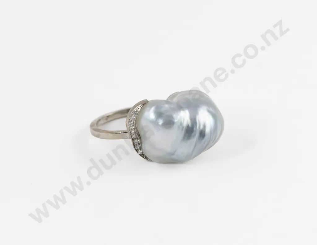 18ct Large Keshi Pearl and Diamond Ring Image 1++