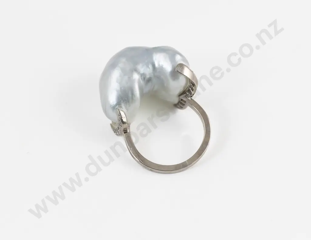 18ct Large Keshi Pearl and Diamond Ring Image 1++