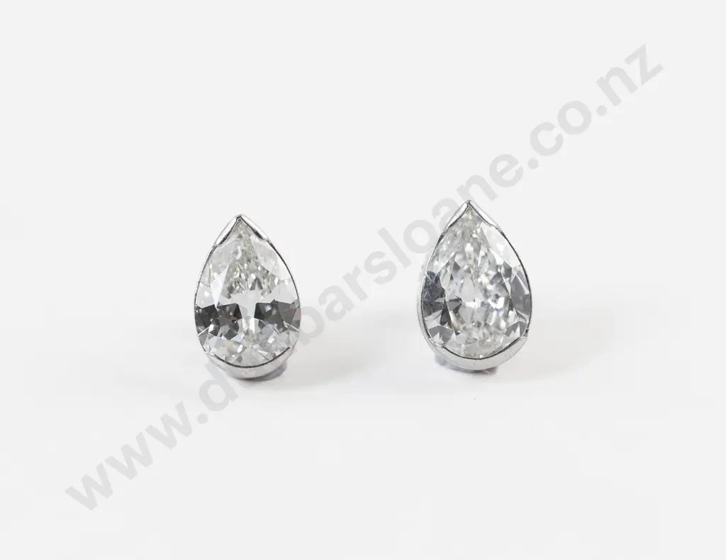 Pair 18ct White Gold Solitaire Diamond Stud Earrings Image 1++