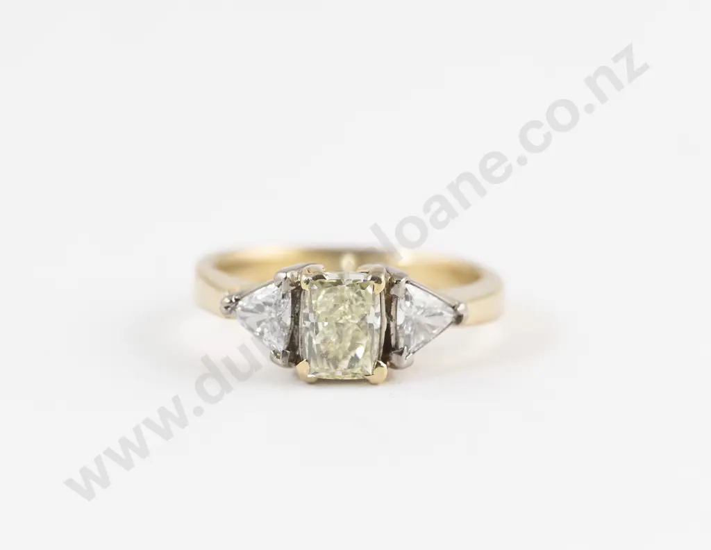 18ct Three Stone Diamond Ring Image 1++