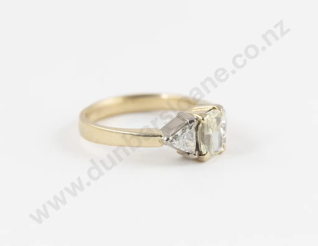 18ct Three Stone Diamond Ring Image 1++
