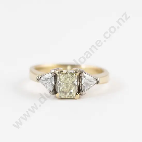 18ct Three Stone Diamond Ring